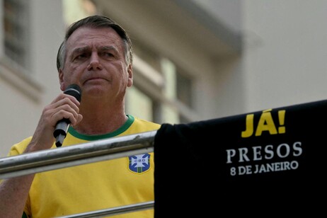 Jair Bolsonaro durante manifestação na Avenida Paulista, em São Paulo