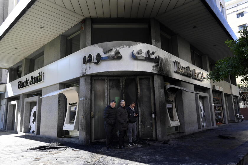 Protest by Lebanese bank depositors in Beirut © ANSA/EPA