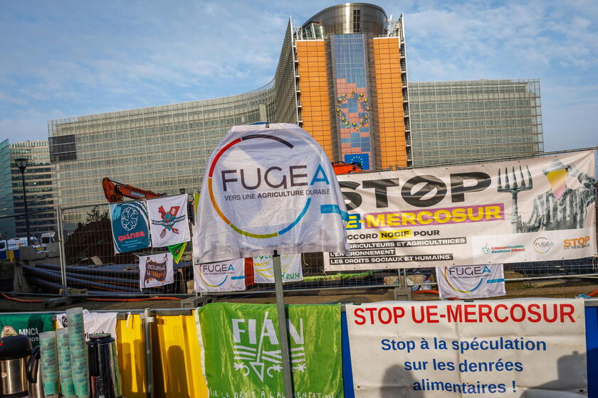 Agricultores protestan en Bruselas contra el acuerdo de libre comercio