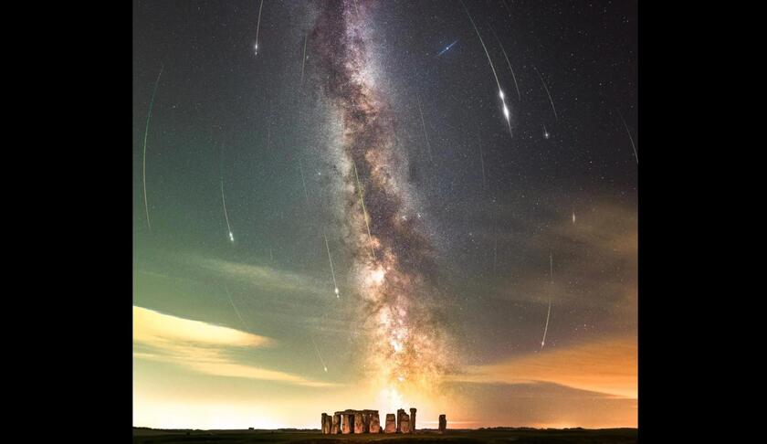 Astrofotógrafo Josh Dury passou 3h30 para capturar chuva de meteoros em Stonehenge