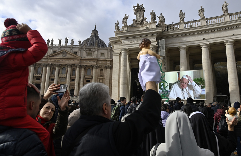 Il Papa, 'a Gaza bambini mitragliati, quanta crudeltà'