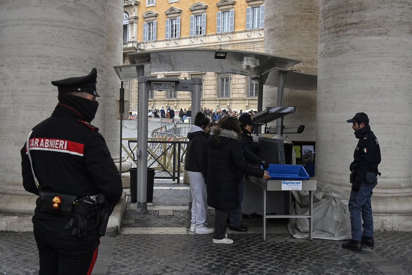 Sicurezza: controlli delle forze dell'ordine a San Pietro