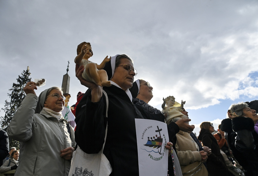 Il Papa, 'a Gaza bambini mitragliati, quanta crudeltà'