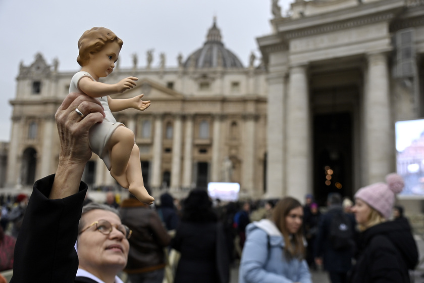 Il Papa, 'a Gaza bambini mitragliati, quanta crudeltà'