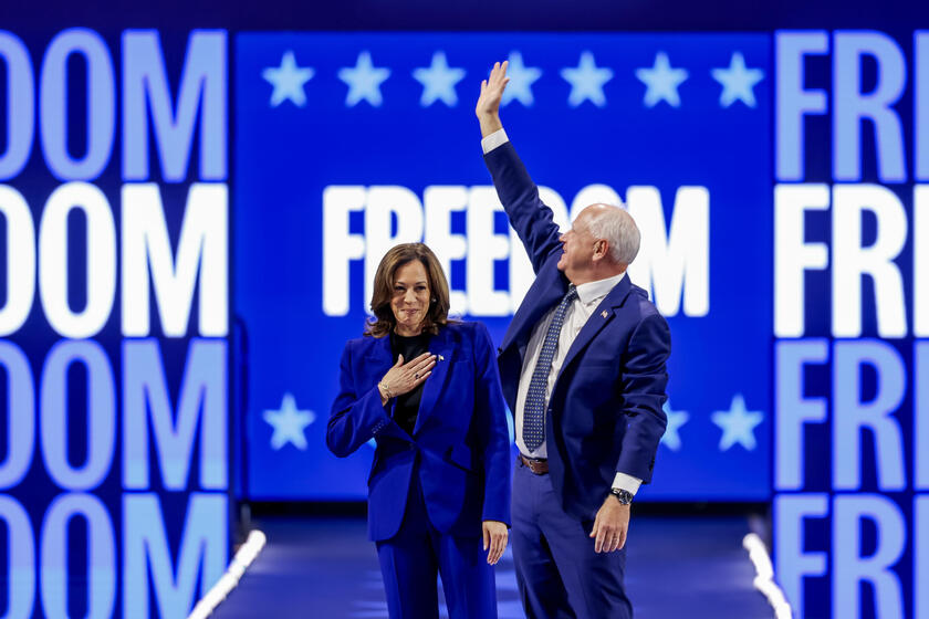 Kamala Harris e il suo candidato vice Tim Walz a un comizio a Milwaukee