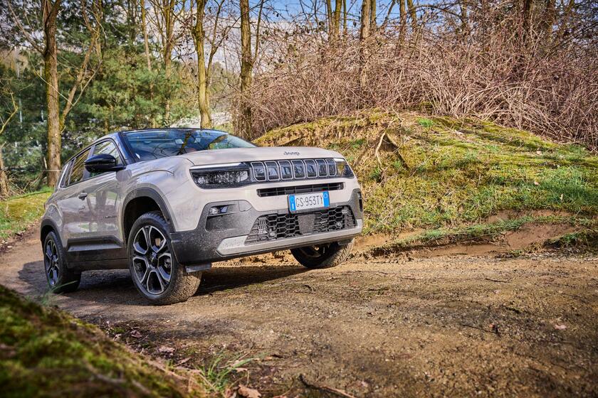 Jeep Avenger e-Hybrid - RIPRODUZIONE RISERVATA