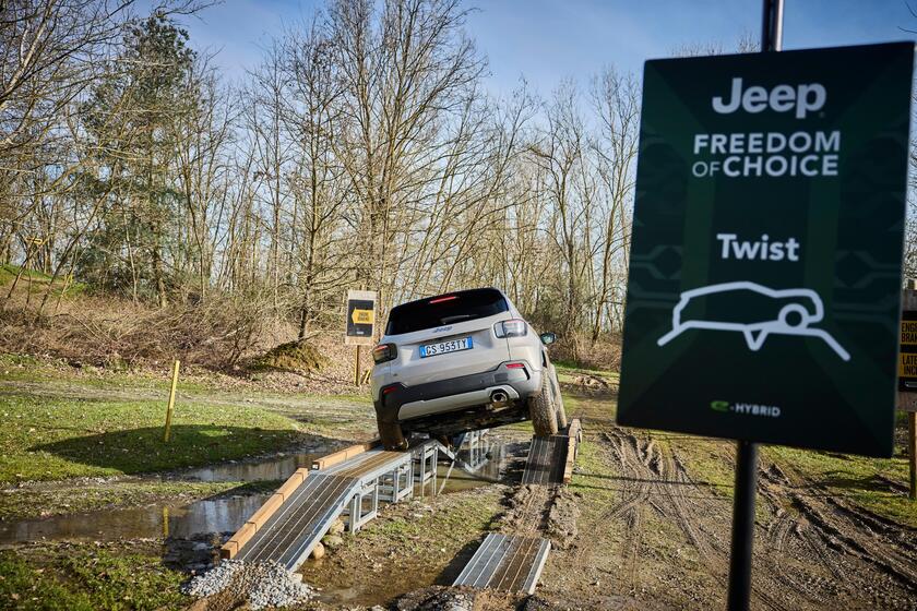 Jeep Avenger e-Hybrid - RIPRODUZIONE RISERVATA