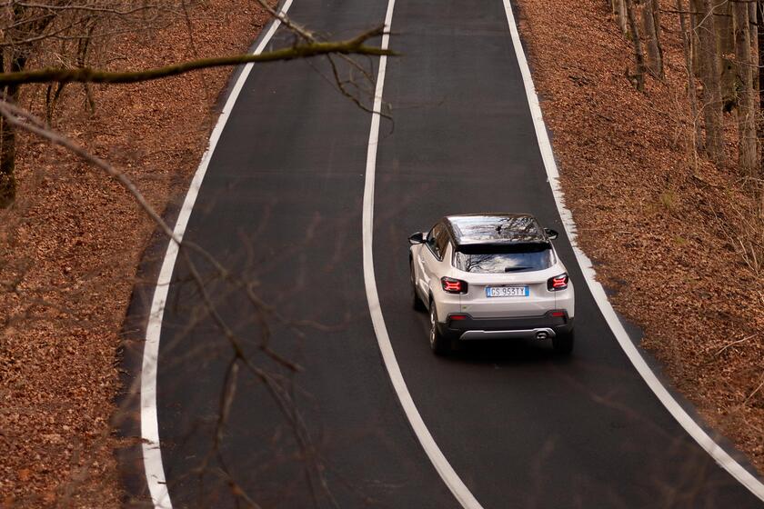 Jeep Avenger e-Hybrid - RIPRODUZIONE RISERVATA