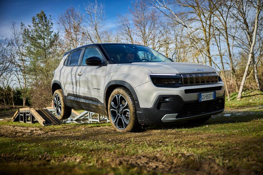 Jeep Avenger e-Hybrid - RIPRODUZIONE RISERVATA