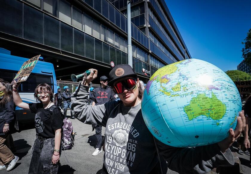 Jovens protestam em defesa do clima em Turim