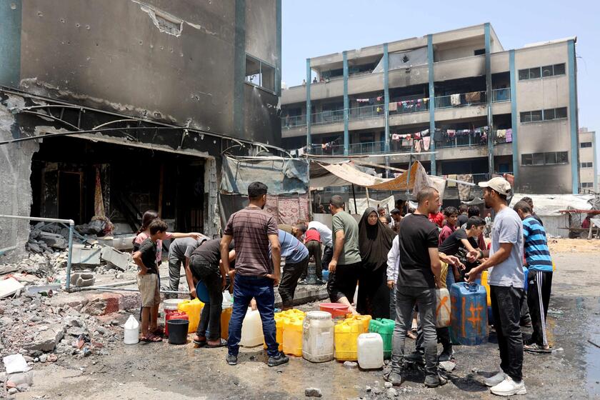 La lucha de los niños por conseguir agua en Gaza