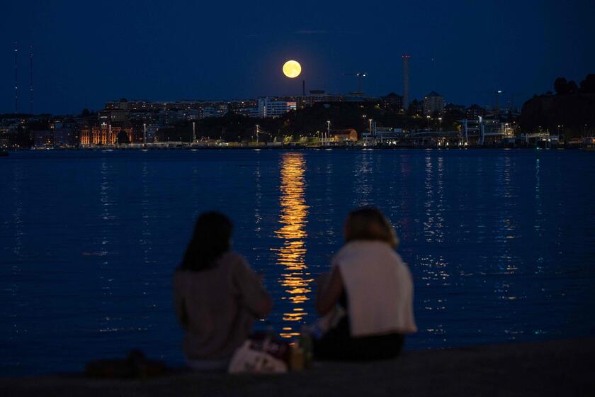 La luna llena de Esturión