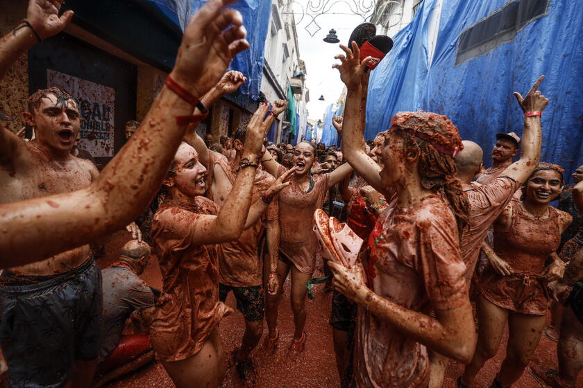 Tradicional festa 'Tomatina' ocorre em Buñol