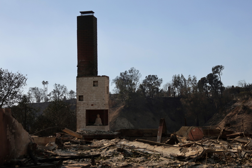 Wildfires continue to rage through Los Angeles area