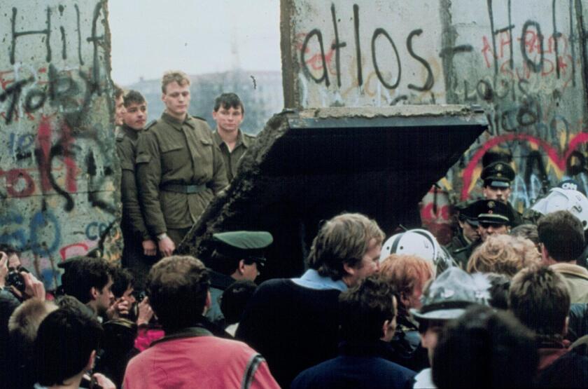 La caduta del muro di Berlino il 9 novembre 1989