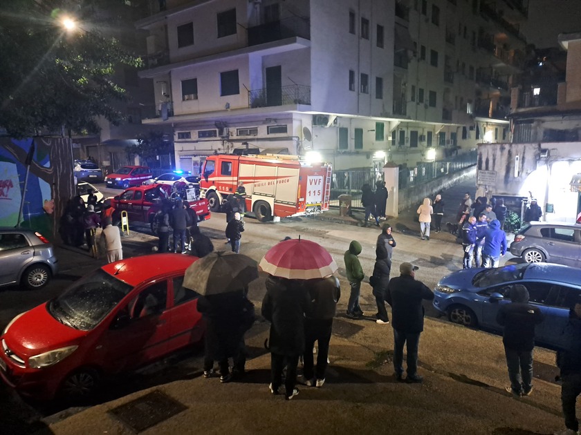 Panico a Napoli per terremoto 4.4, tanti in strada