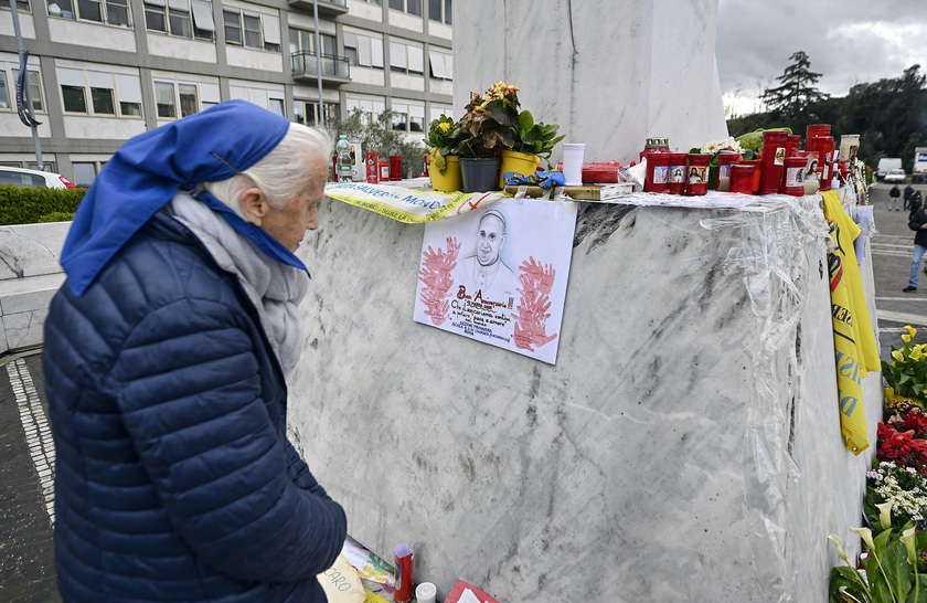 Il Papa: 12 anni elezione, gli auguri della Diocesi di Roma