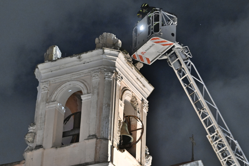 Panico a Napoli per terremoto 4.4, tanti in strada