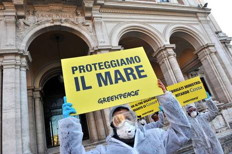 NAVE COSTA: GREENPEACE A PASSERA, SUBITO DL ROTTE A RISCHIO