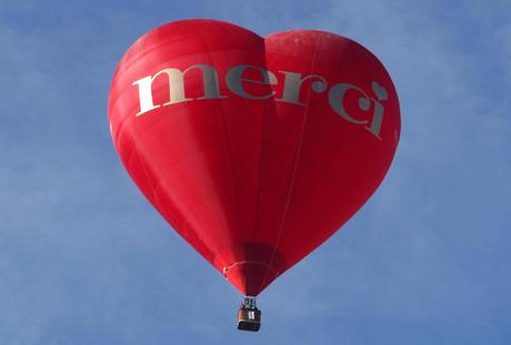 In Valle d?Aosta San Valentino si festeggia in mongolfiera