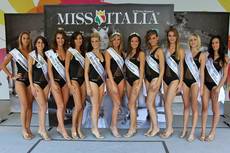 Forza delle donne e la miss si commuove