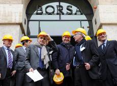 Borsa: Milano sale (+0,6%) con Mediaset, Mps e Fiat