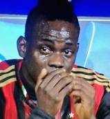 Lacrime Balotelli dopo sostituzione e panchina 