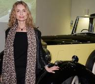 Bond girl Maryam d'Abo amuseo auto di 007 