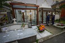 Abusi in cimitero, una veranda tra le tombe