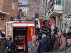 Pentola su gas, fiamme in casa Isernia