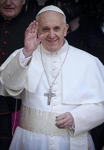 Papa Francesco saluta gli studenti del liceo Albertelli all'uscita della Basilica di Santa Maria Maggiore a Roma