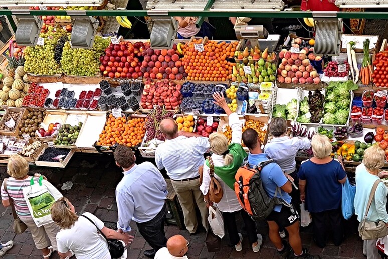 - RIPRODUZIONE RISERVATA