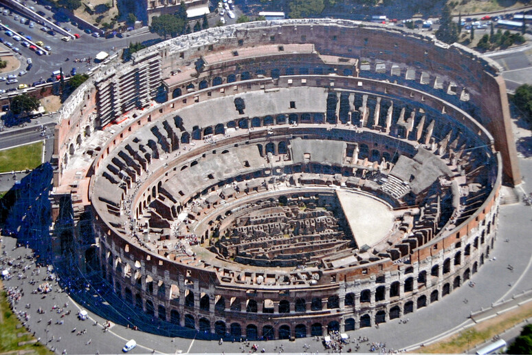 Coliseu fotografado por drone - TODOS OS DIREITOS RESERVADOS