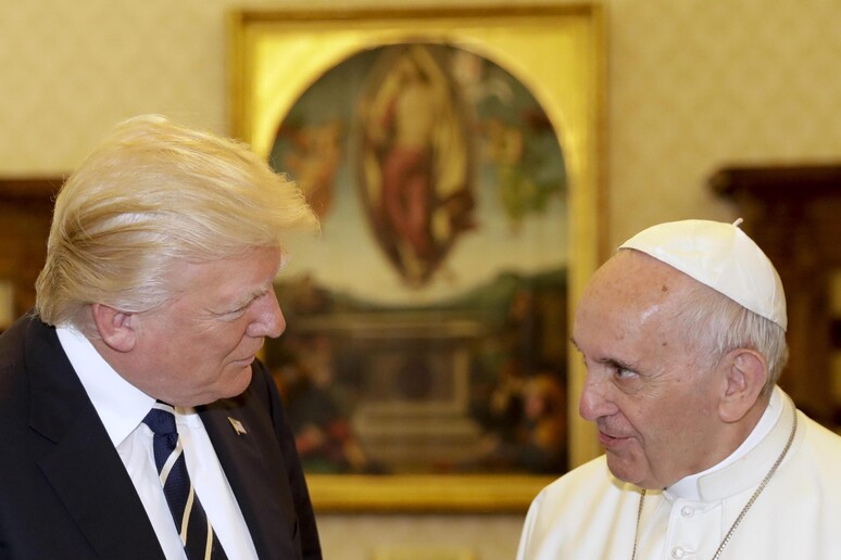 Donald Trump e papa Francisco durante encontro em maio de 2017 - TODOS OS DIREITOS RESERVADOS