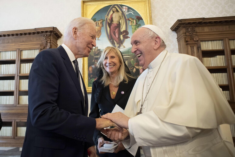 Papa e Biden em encontro antes do G20 em 2021 © ANSA/EPA