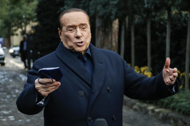 Berlusconi é acusado de corrupção de testemunhas - TODOS OS DIREITOS RESERVADOS