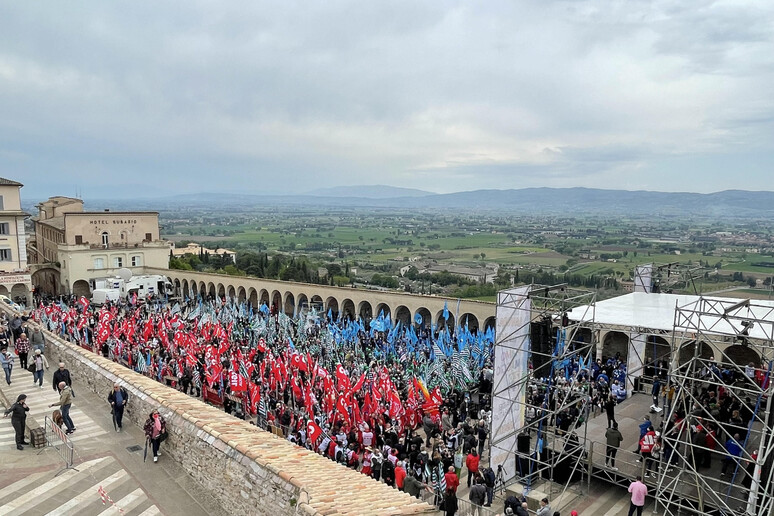 - RIPRODUZIONE RISERVATA