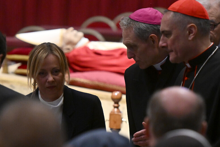 Meloni durante funeral do papa emérito Bento XVI - TODOS OS DIREITOS RESERVADOS