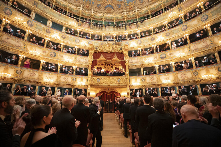 Mattarella arrivato per la prima al teatro La Fenice - RIPRODUZIONE RISERVATA