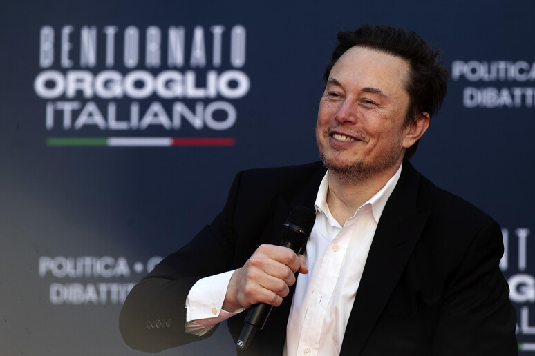 Elon Musk durante evento do partido de Meloni em Roma, em dezembro de 2023 - TODOS OS DIREITOS RESERVADOS