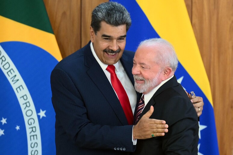 Nicolás Maduro e Lula durante encontro em Brasília, em maio de 2023 © ANSA/AFP