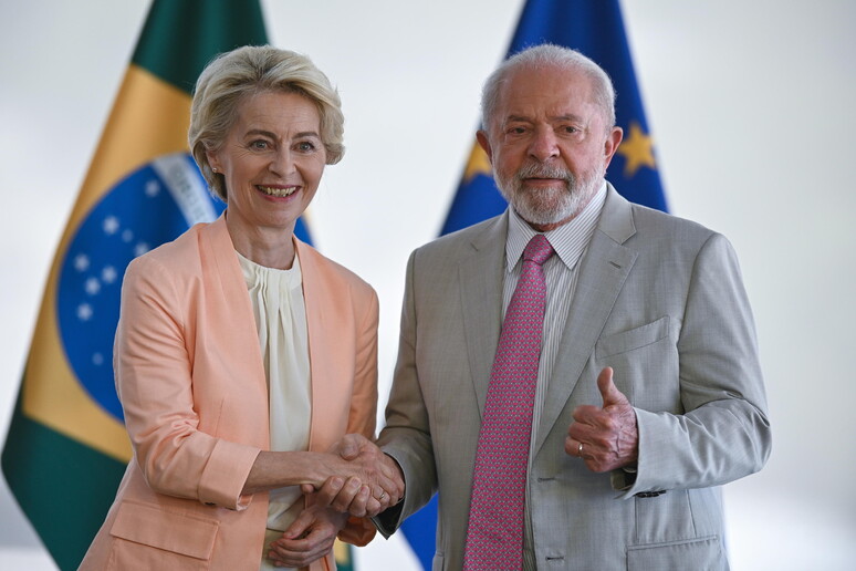 Ursula von der Leyen e Lula durante encontro em Brasília, em 2023 © ANSA/EPA