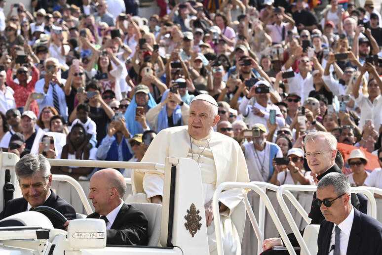 Assessoria vaticana tranquilizou os fiéis ao afirmar que o religioso  'está de bom humor ' - TODOS OS DIREITOS RESERVADOS