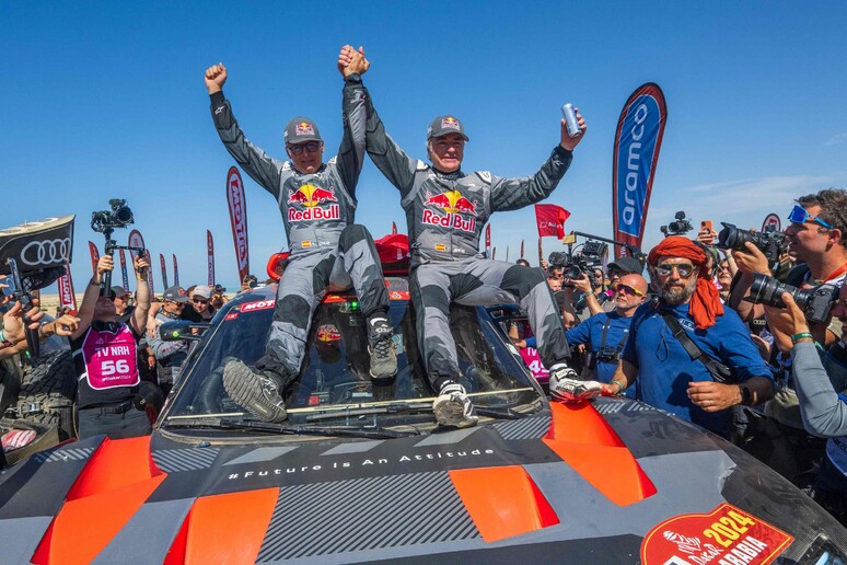 Dakar: auto, lo spagnolo Carlos Sainz vince per la quarta volta © ANSA/AFP