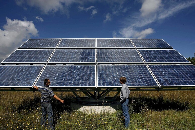 Paneles para energía solar, energía limpia - TODOS LOS DERECHOS RESERVADOS