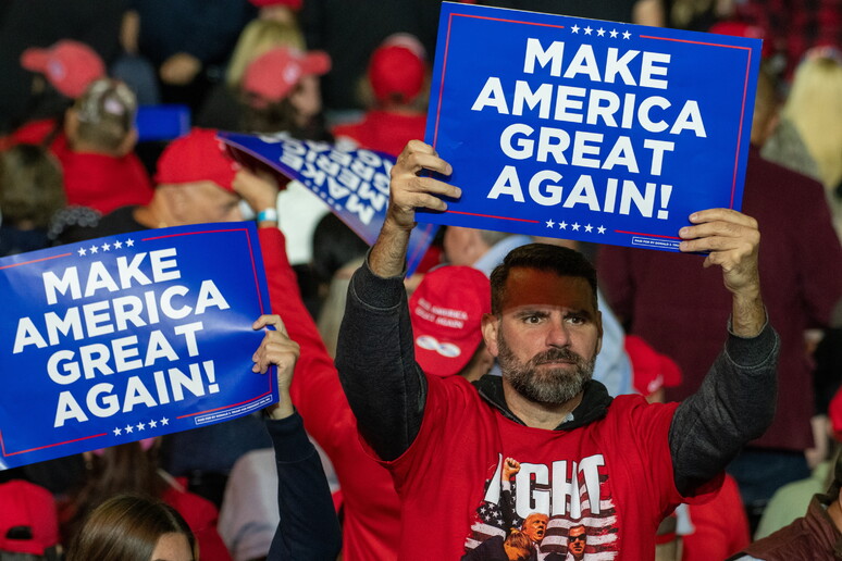 Apoiadores de Trump durante comício em Allentown, na Pensilvânia - TODOS OS DIREITOS RESERVADOS