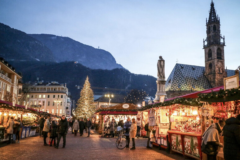 Mercado de Natal de Bolzano, em foto de arquivo - TODOS OS DIREITOS RESERVADOS