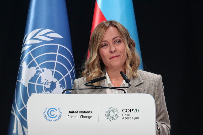 Giorgia Meloni discursa na COP29, em Baku © ANSA/EPA