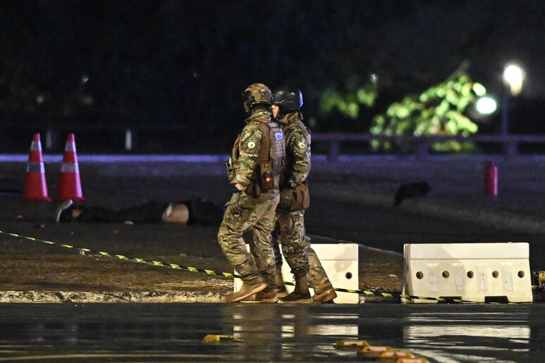 Policiais na Praça dos Três Poderes, em Brasília © ANSA/EPA