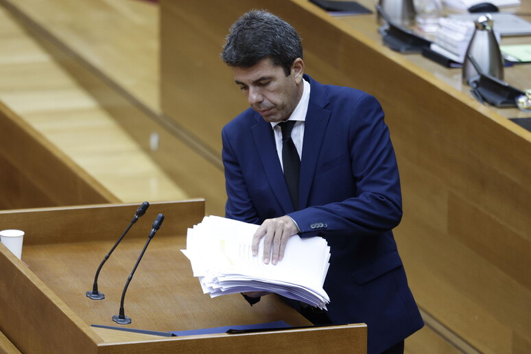 Carlos Mazon durante la sua audizione all 'Assemblea valenziana © ANSA/EPA